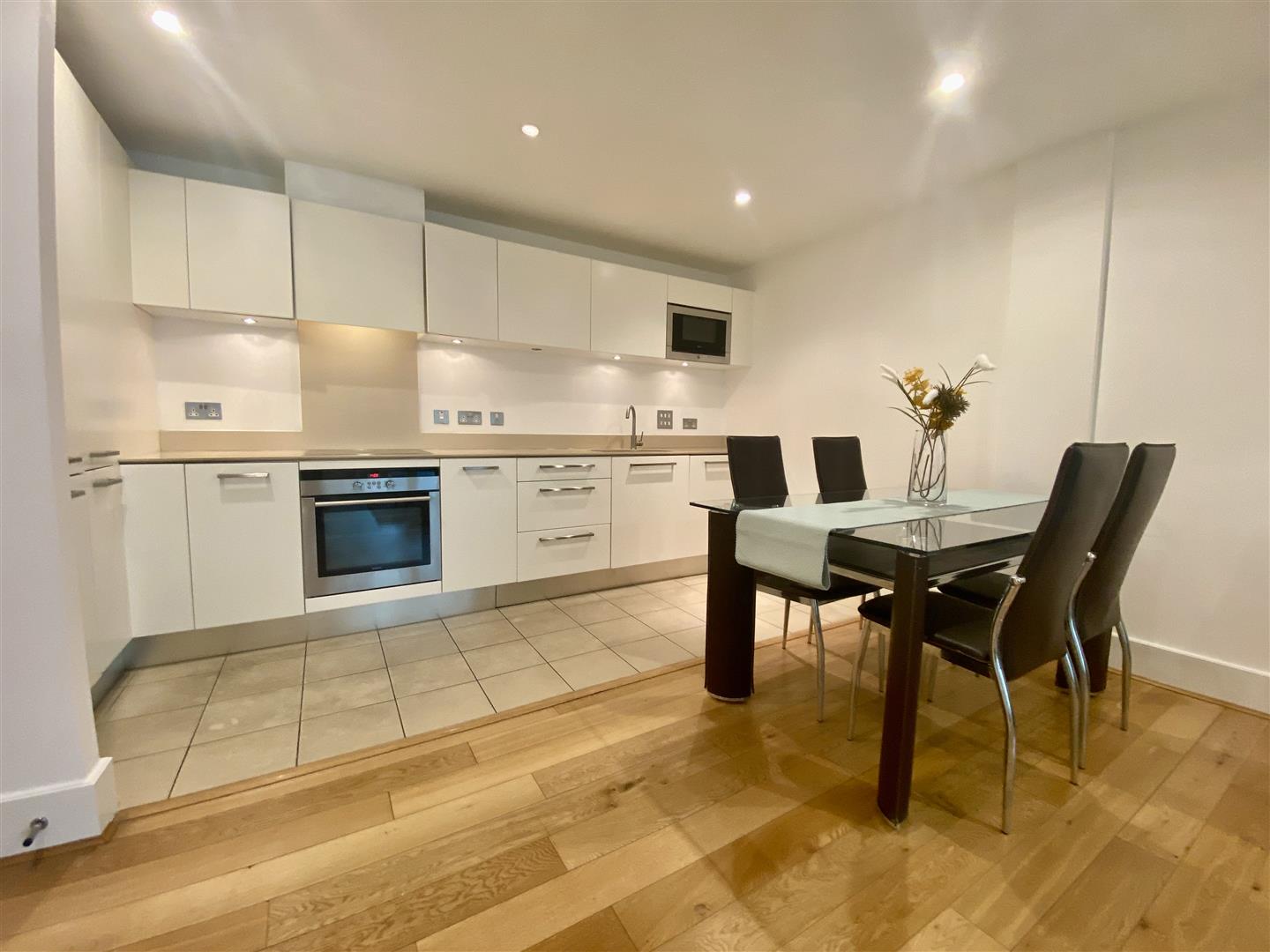 2 bed property in Kestrel House, Vauxhall